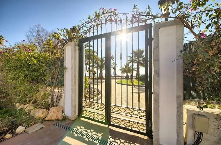 Beach Front Apartment In Puerto Banus Marbella